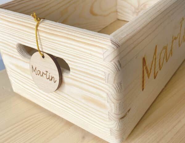 Caja de madera con nombre grabado - Imagen 3