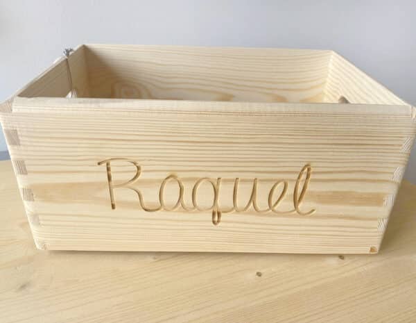 Caja de madera con nombre grabado - Imagen 4