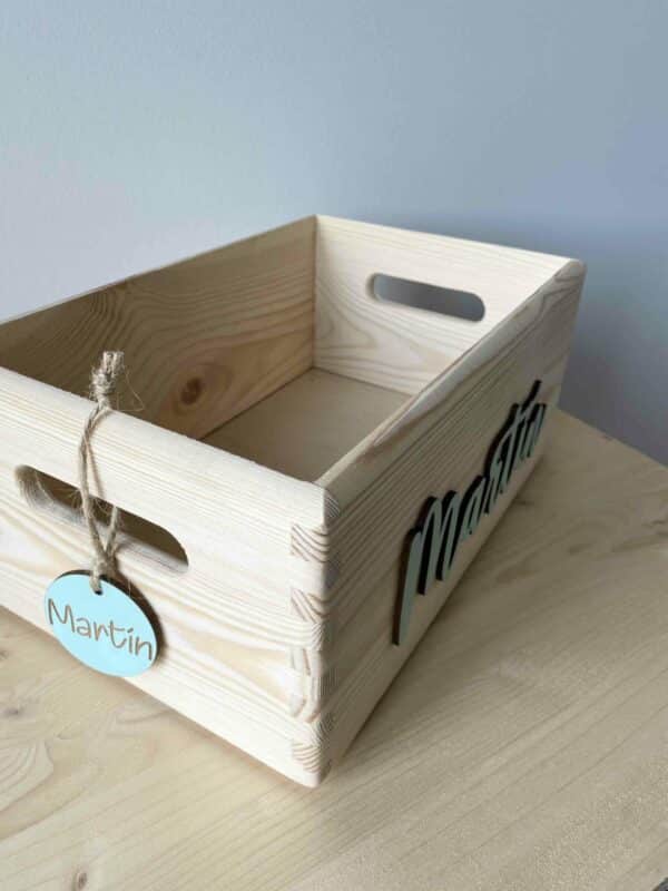 Caja de madera con nombre en relieve pintado - Imagen 3