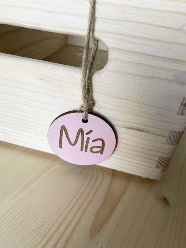 Caja de madera con nombre en relieve pintado - Imagen 5