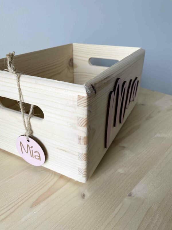 Caja de madera con nombre en relieve pintado - Imagen 7