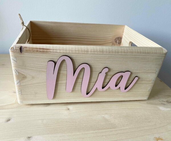 Caja de madera con nombre en relieve pintado - Imagen 6