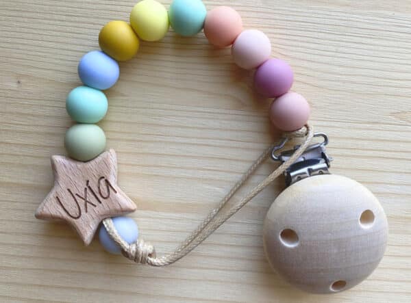 Chupetero multicolor con estrella grabada