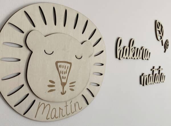 León de madera personalizado