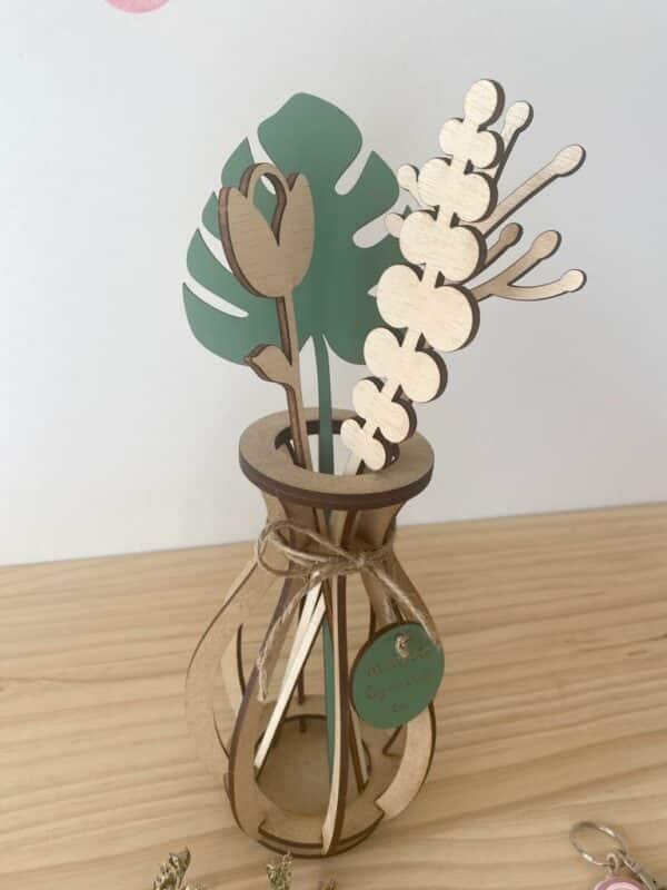 Jarrón madera con flores de madera - Imagen 2