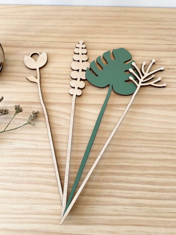 Jarrón madera con flores de madera - Imagen 6