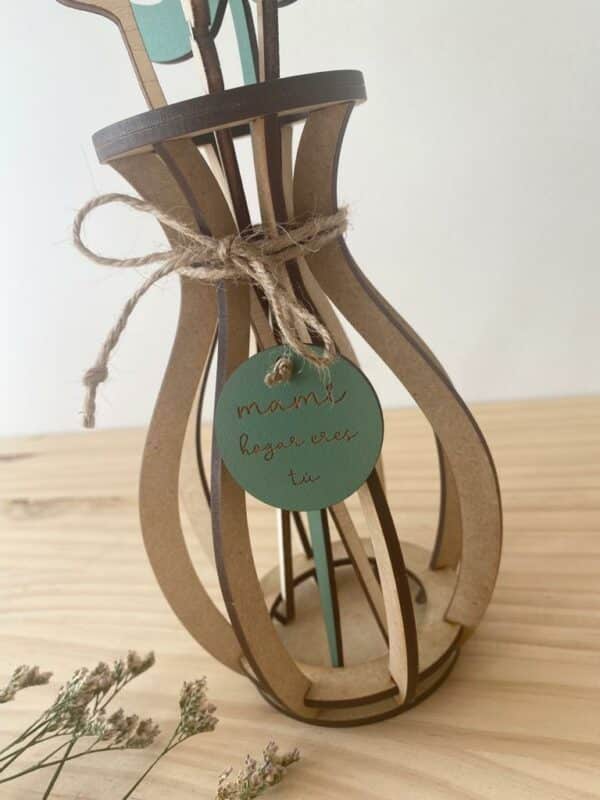 Jarrón madera con flores de madera - Imagen 5