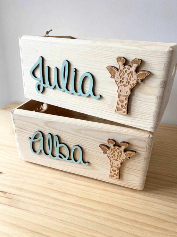 Caja 20x30cm con nombre y jirafa en relieve - Imagen 3