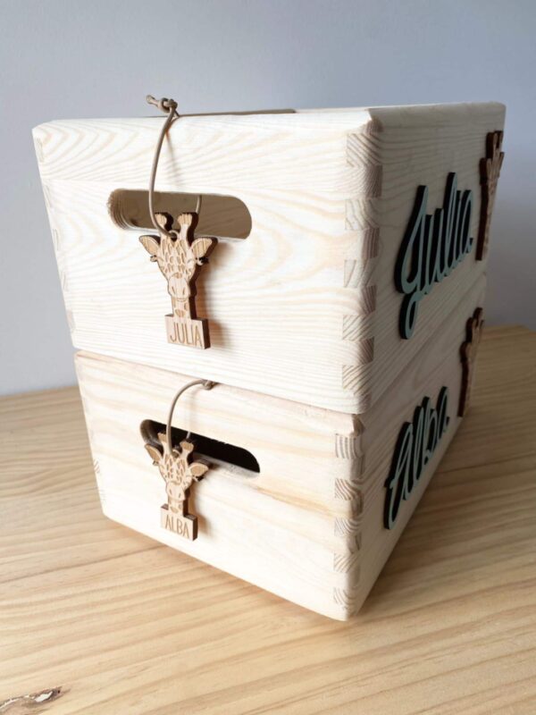 Caja 20x30cm con nombre y jirafa en relieve - Imagen 4
