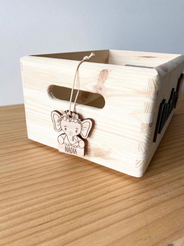 Caja 20x30 con nombre y elefante con flores en relieve - Imagen 2