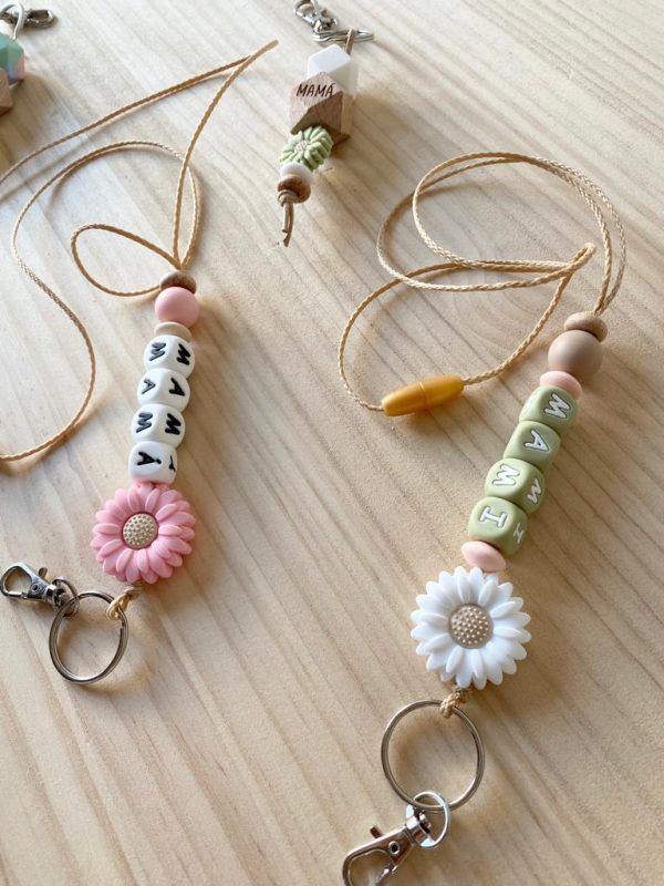 Collar cuelga llaves flor