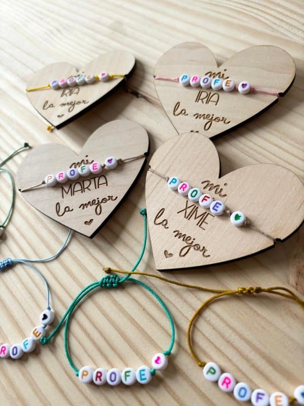 Placa corazón de madera con pulsera