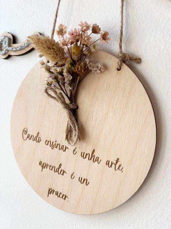 Placa con flores